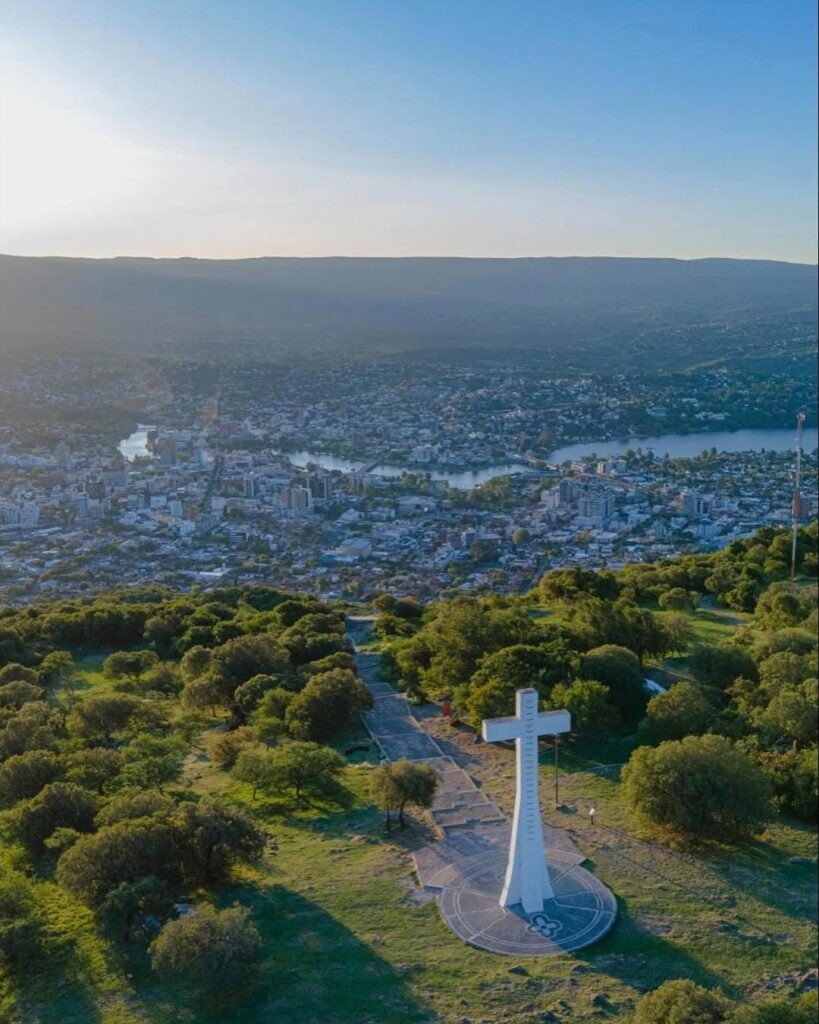excursiones de naturaleza cerca de Villa Carlos Paz. cerro de la cruz